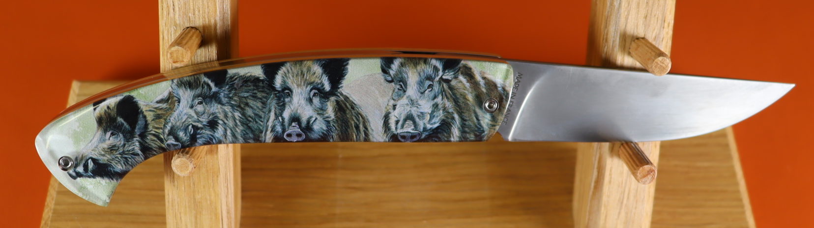 couteau représentation sanglier