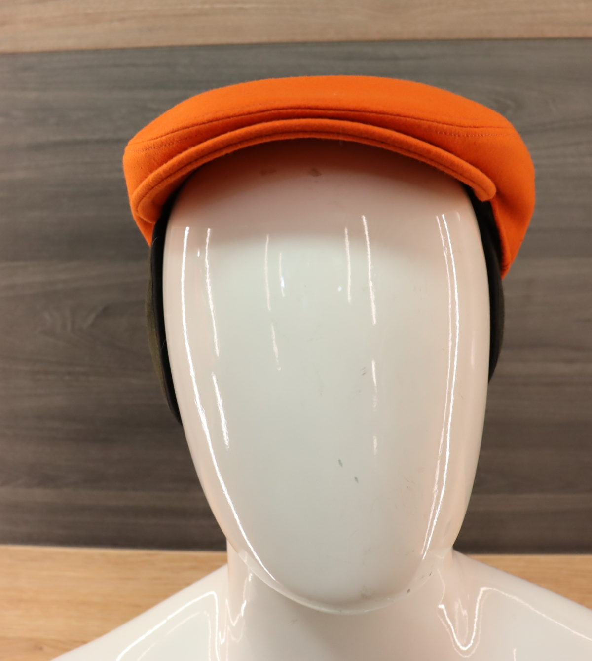 Casquette Orange-Braun avec flip protège oreille